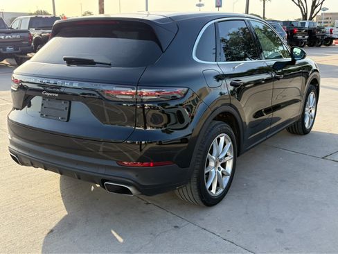 Used 2019 Porsche Cayenne AWD/4WD image 3