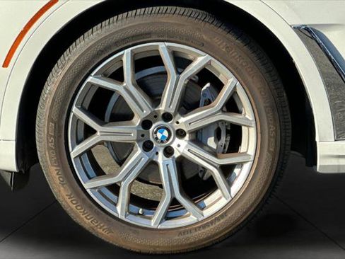 Used 2022 BMW X7 xDrive40i w/ Premium Package image 27