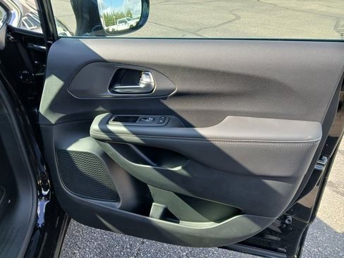 New 2026 Chrysler Voyager LX image 24
