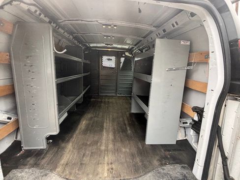 Used 2017 GMC Savana 2500 image 20