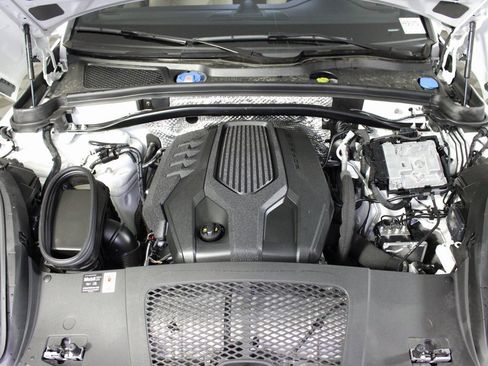 Used 2025 Porsche Macan w/ Premium Package Plus image 45