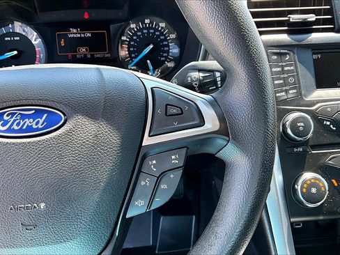 Used 2017 Ford Fusion SE image 12