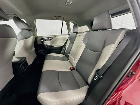 Used 2021 Toyota RAV4 XLE AWD/4WD image 24