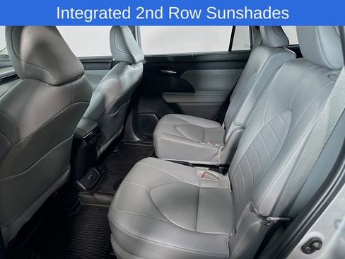 Used 2024 Toyota Highlander XLE FWD image 17