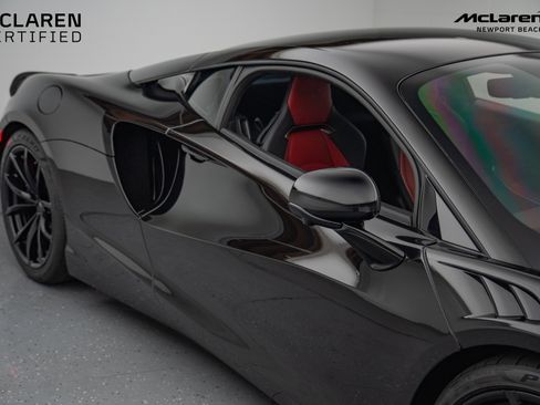 Used 2024 McLaren Artura image 4
