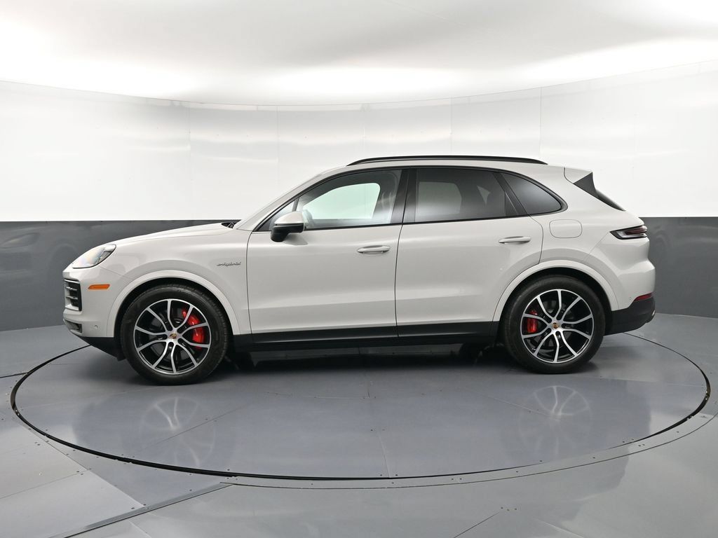 Certified 2025 Porsche Cayenne S AWD/4WD image 2
