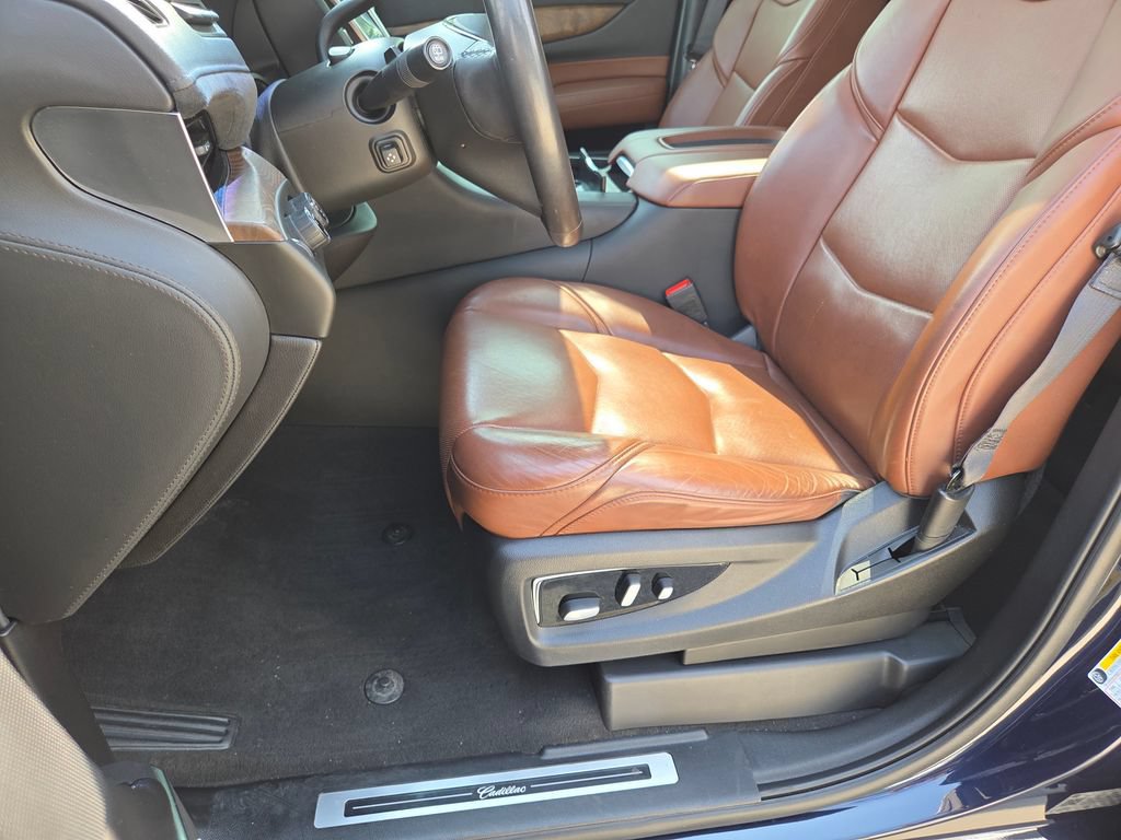 Used 2020 Cadillac Escalade Premium Luxury AWD/4WD image 9