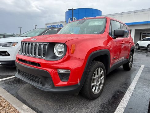 Used 2023 Jeep Renegade Latitude AWD/4WD image 2