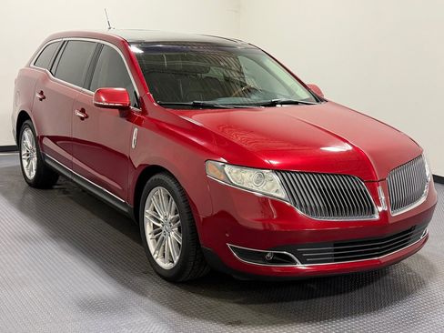 Used 2013 Lincoln MKT AWD image 4
