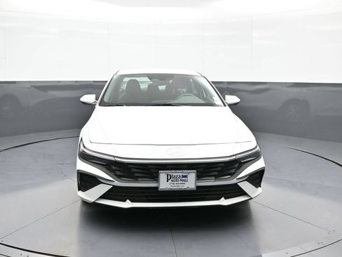Used 2025 Hyundai Elantra SE FWD image 2