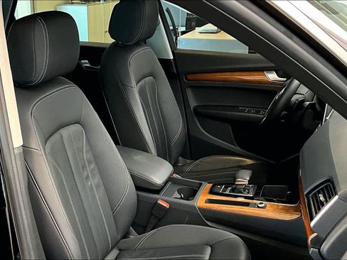 Certified 2023 Audi Q5 Premium w/ Convenience Package image 9