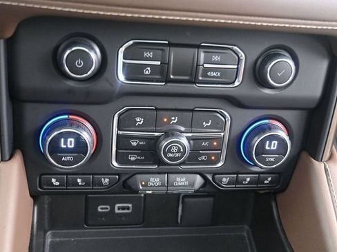 Used 2023 Chevrolet Tahoe High Country AWD/4WD image 12