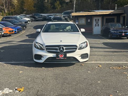 Used 2017 Mercedes-Benz E 300 4MATIC image 2