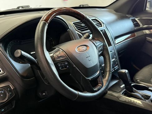 Used 2019 Ford Explorer Platinum AWD/4WD image 9