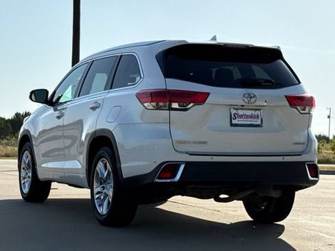 Used 2017 Toyota Highlander Limited FWD image 6