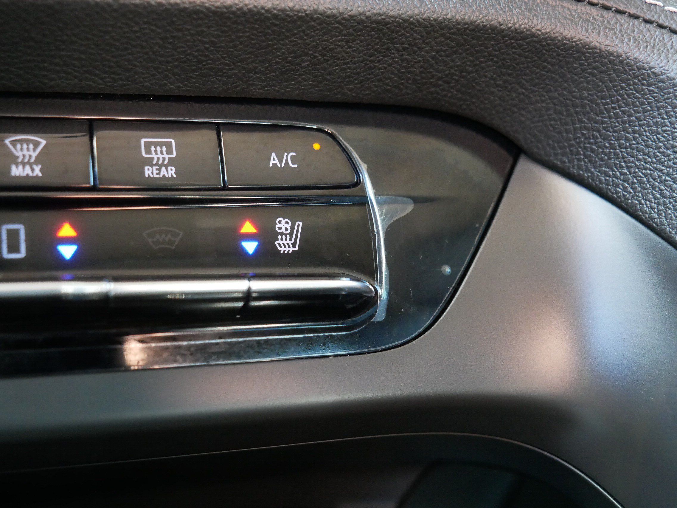 Used 2023 Buick Envision Avenir AWD/4WD image 32