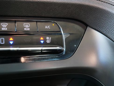 Used 2023 Buick Envision Avenir AWD/4WD image 32