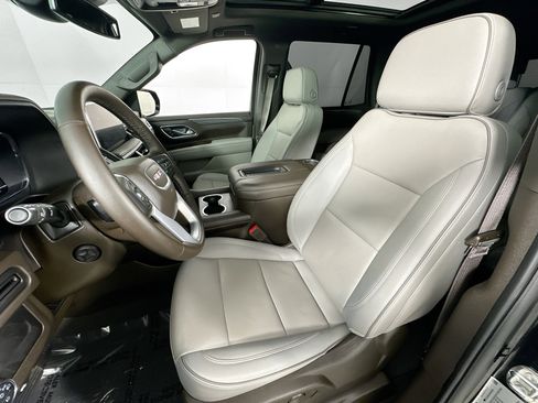 Used 2024 GMC Yukon SLT w/ SLT Luxury Package image 21