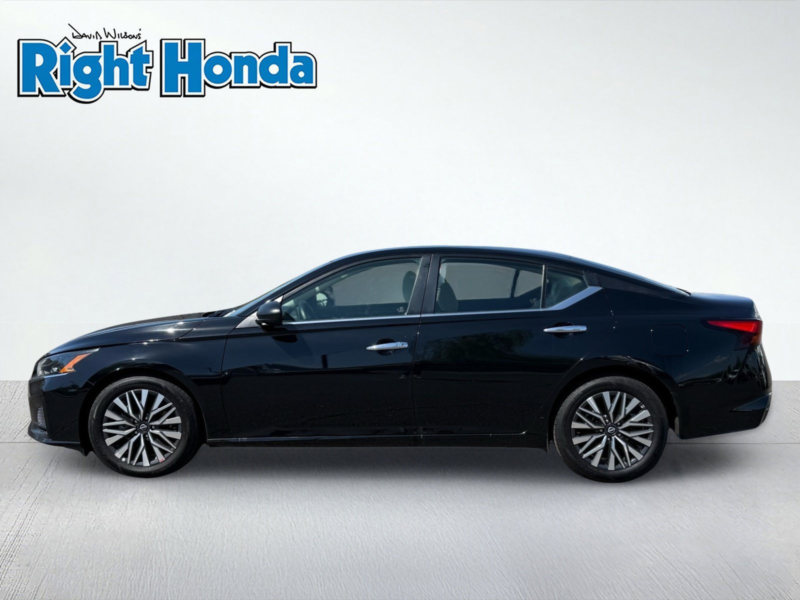 Used 2025 Nissan Altima 2.5 SV FWD image 3