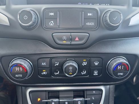 Used 2024 GMC Terrain SLT image 37