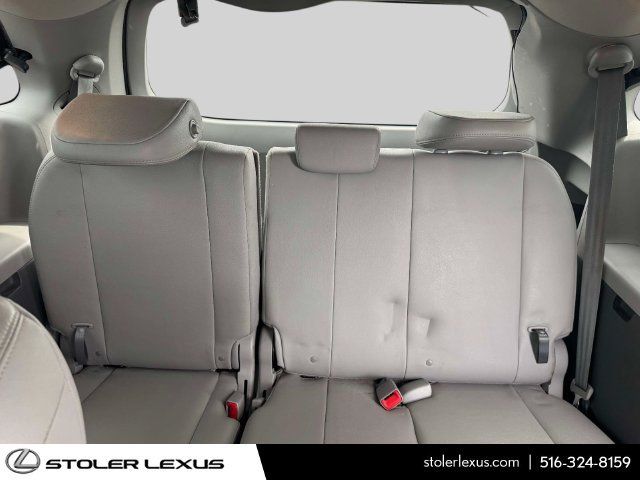 Used 2019 Toyota Sienna XLE w/ XLE Navigation Package AWD/4WD image 17
