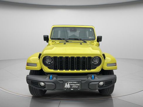 Used 2024 Jeep Wrangler Unlimited w/ Convenience Group AWD/4WD image 2