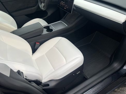 Used 2024 Tesla Model Y Long Range image 18