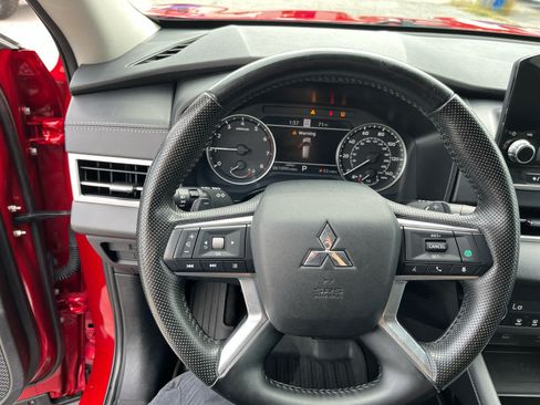 Used 2024 Mitsubishi Outlander SE AWD/4WD image 13
