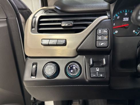 Used 2017 GMC Yukon Denali AWD/4WD image 13