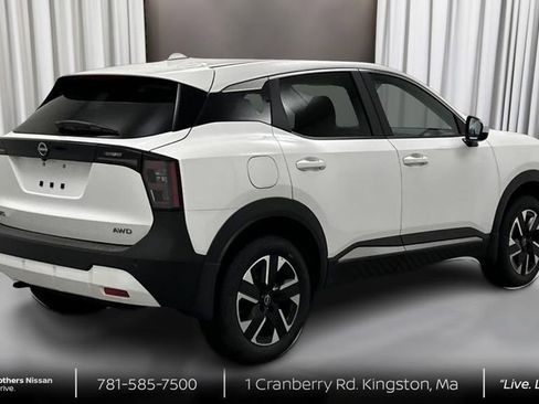 Used 2025 Nissan Kicks SV AWD/4WD image 5