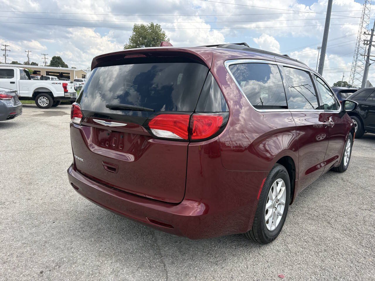 Used 2020 Chrysler Voyager Lxi FWD image 6