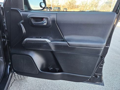 Used 2016 Toyota Tacoma TRD Off-Road image 31