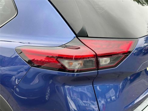 Used 2022 Nissan Rogue SV image 10