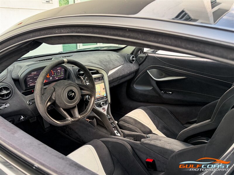 Used 2021 McLaren 720S Performance RWD image 2