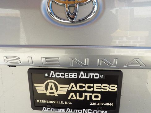 Used 2020 Toyota Sienna XLE FWD image 30