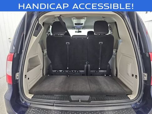 Used 2013 Chrysler Town & Country Touring FWD image 20