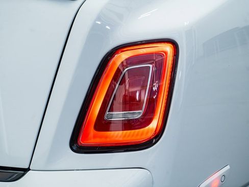 Used 2023 Rolls-Royce Phantom Sedan image 40