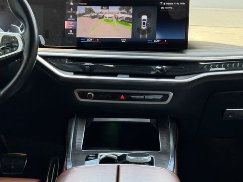 Used 2023 BMW X7 xDrive40i w/ M Sport Package AWD/4WD image 15