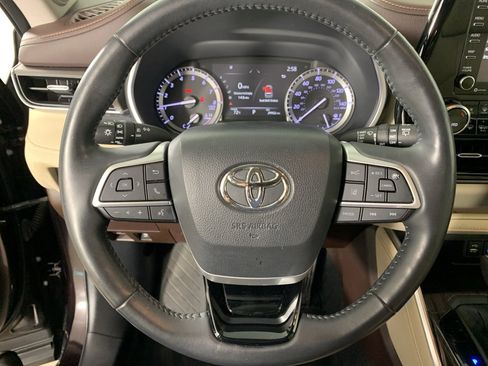 Used 2022 Toyota Highlander Limited image 24