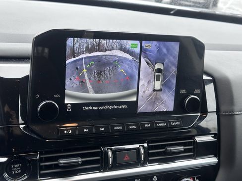 Used 2025 Nissan Pathfinder SL w/ Cargo Package image 17