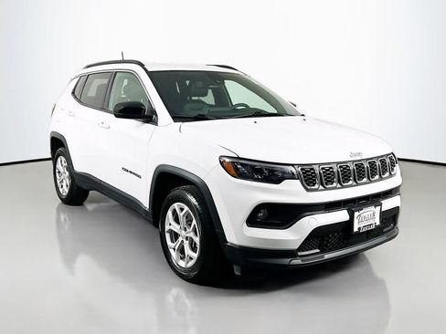 Used 2024 Jeep Compass Latitude AWD/4WD image 1