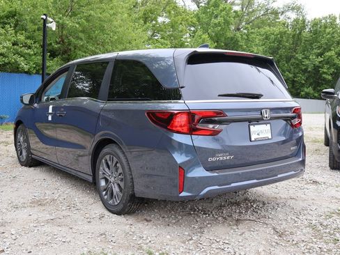 New 2026 Honda Odyssey Touring image 4