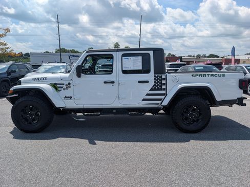 Used 2023 Jeep Gladiator Sport AWD/4WD image 2