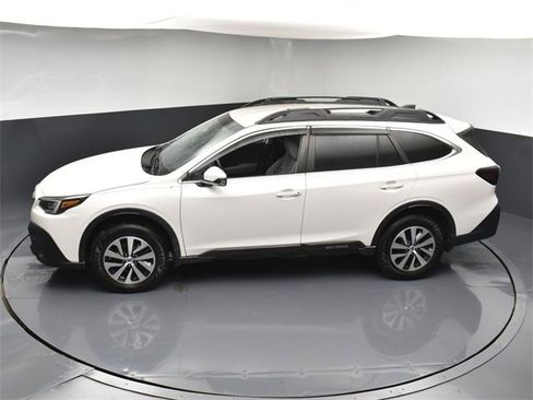 Used 2020 Subaru Outback Premium image 40