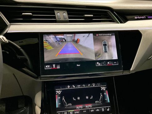 Used 2024 Audi Q8 e-tron Prestige w/ Prestige Package image 22