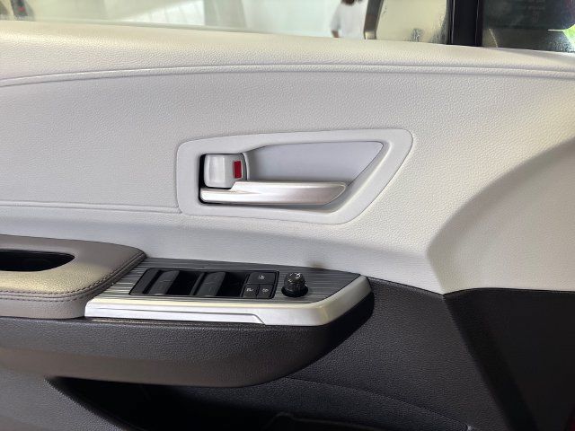 Used 2026 Toyota Sienna XLE FWD image 16