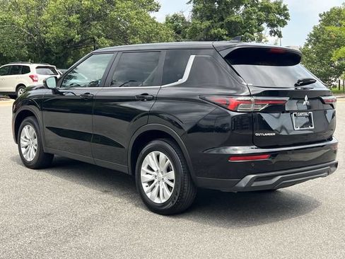 Used 2025 Mitsubishi Outlander ES AWD/4WD image 11