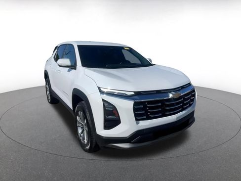 Used 2025 Chevrolet Equinox LT image 3