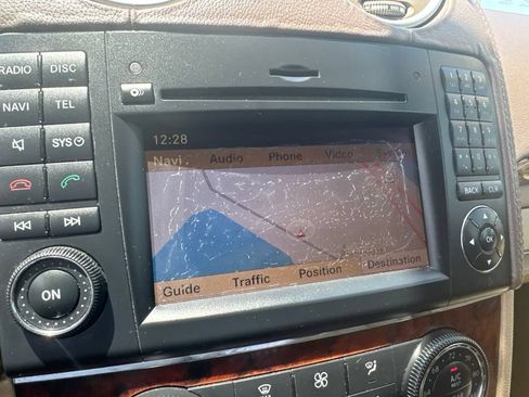 Used 2011 Mercedes-Benz GL 450 4MATIC image 22