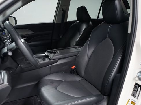 Certified 2024 Toyota Grand Highlander XLE image 26